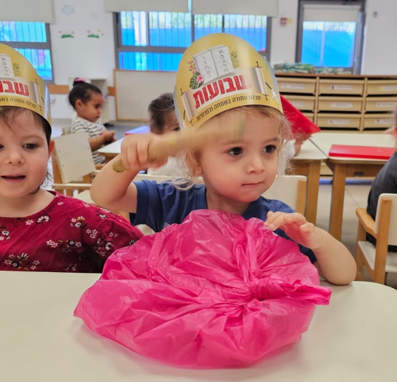 Children Celebrate Shavuot